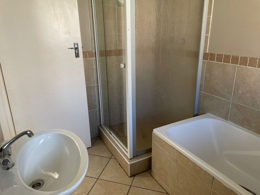 To Let 2 Bedroom Property for Rent in Noordwyk Gauteng