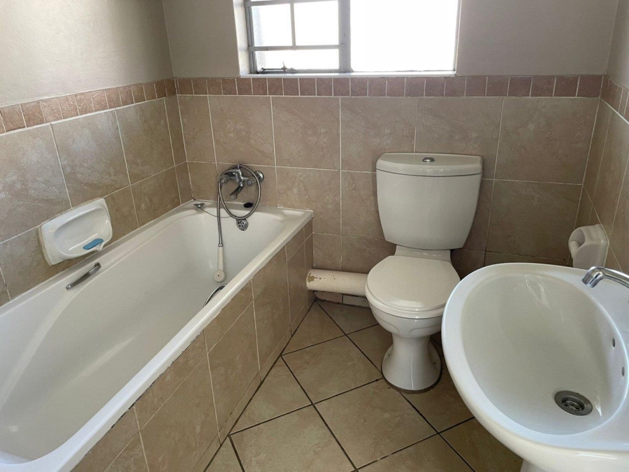 To Let 2 Bedroom Property for Rent in Noordwyk Gauteng