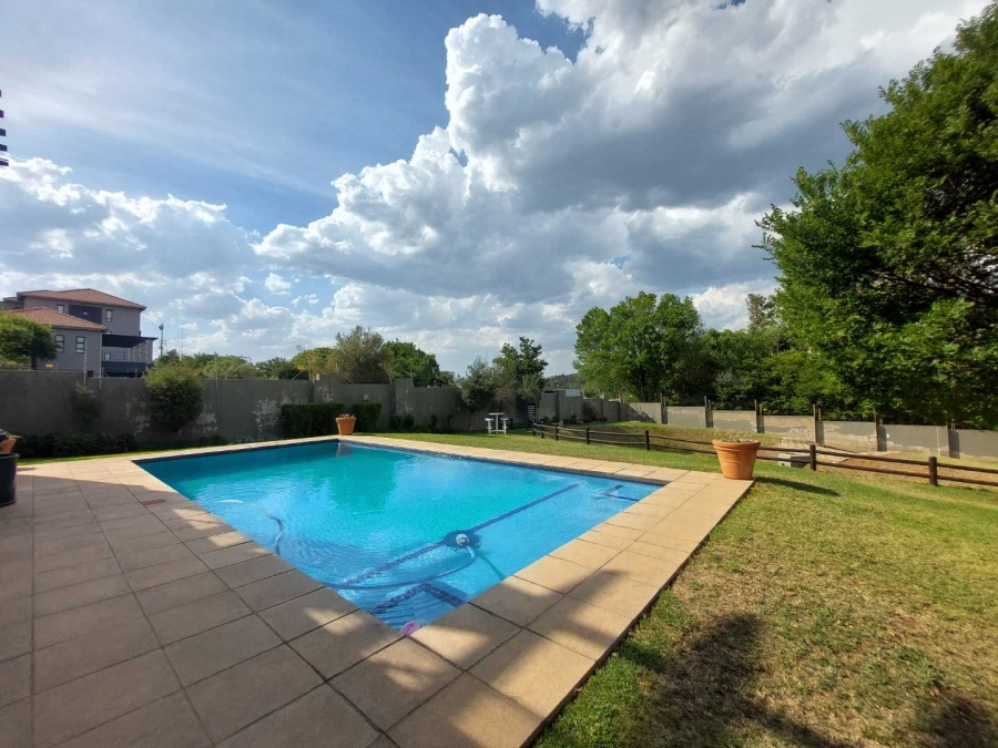 1 Bedroom Property for Sale in Lonehill Gauteng