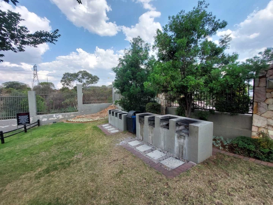 1 Bedroom Property for Sale in Lonehill Gauteng