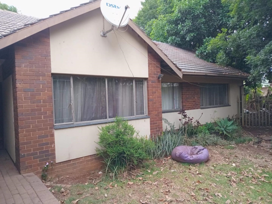 5 Bedroom Property for Sale in Weavind Park Gauteng