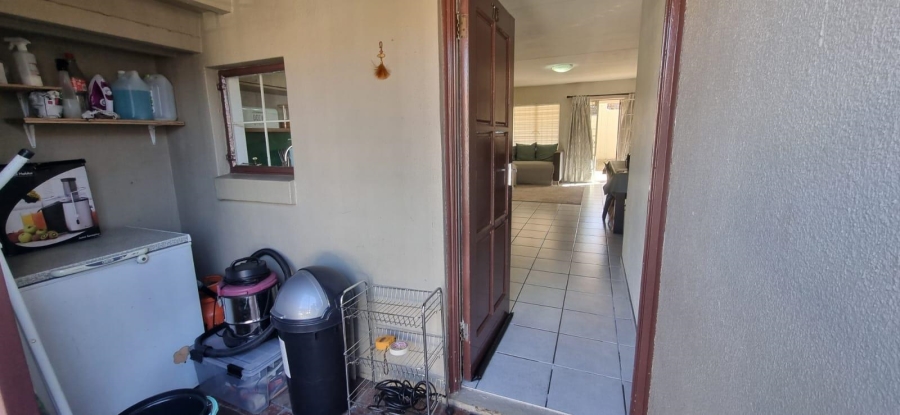 2 Bedroom Property for Sale in Oakdene Gauteng