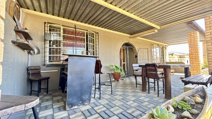 4 Bedroom Property for Sale in Rosettenville Gauteng