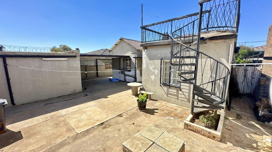 4 Bedroom Property for Sale in Rosettenville Gauteng