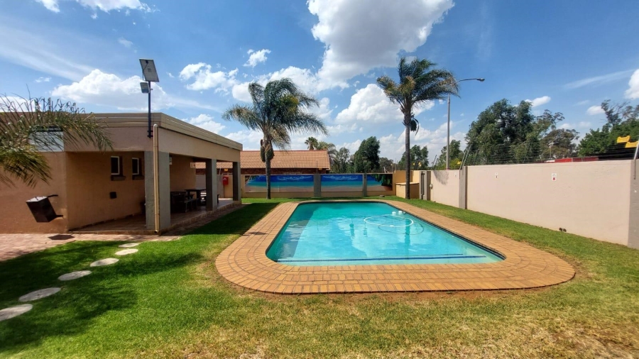 To Let 2 Bedroom Property for Rent in Randhart Gauteng