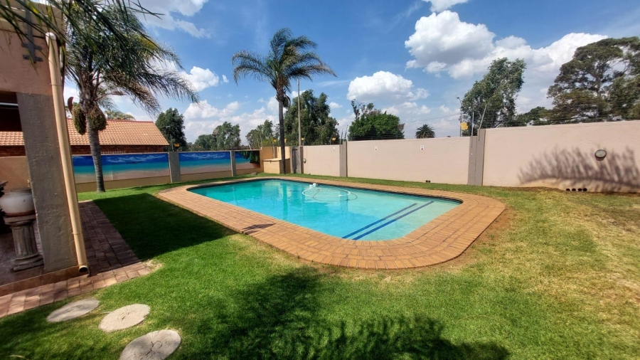 To Let 2 Bedroom Property for Rent in Randhart Gauteng