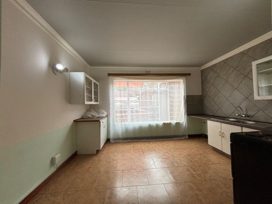 To Let 2 Bedroom Property for Rent in Wilro Park Gauteng