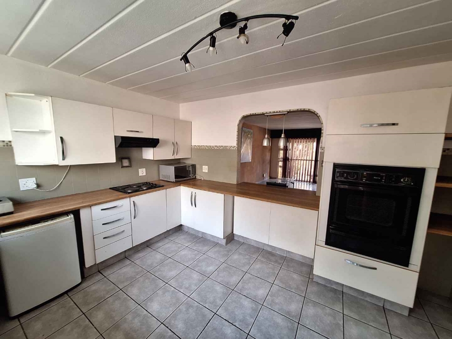 To Let 2 Bedroom Property for Rent in Blackheath Gauteng