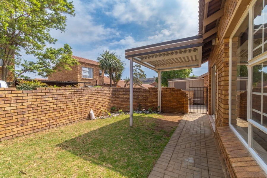 2 Bedroom Property for Sale in Wilgeheuwel Gauteng