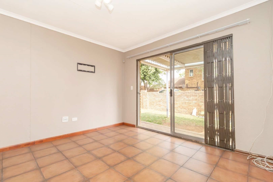 2 Bedroom Property for Sale in Wilgeheuwel Gauteng