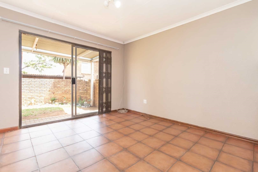 2 Bedroom Property for Sale in Wilgeheuwel Gauteng