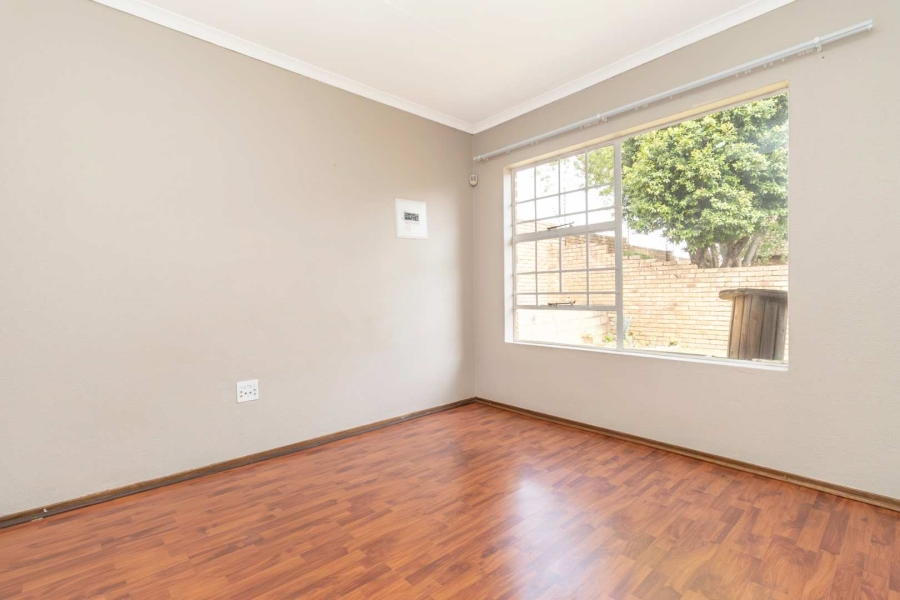 2 Bedroom Property for Sale in Wilgeheuwel Gauteng