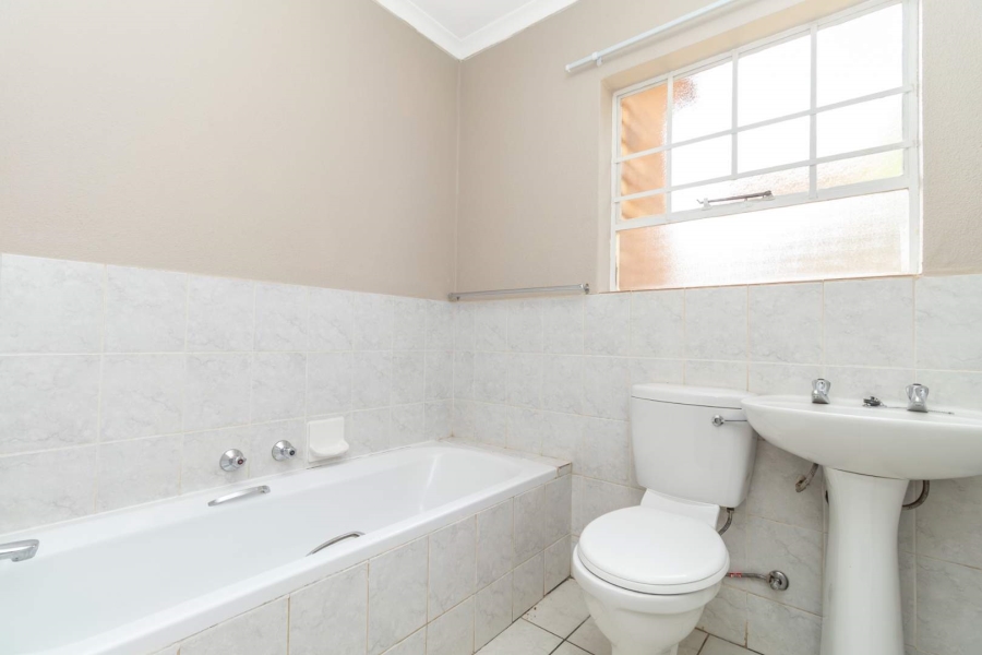 2 Bedroom Property for Sale in Wilgeheuwel Gauteng