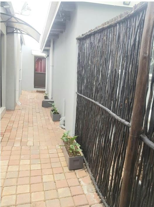 To Let 2 Bedroom Property for Rent in Waverley Gauteng