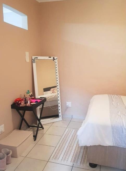 To Let 2 Bedroom Property for Rent in Waverley Gauteng