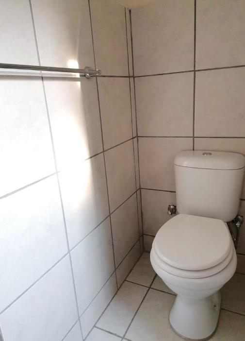 To Let 2 Bedroom Property for Rent in Waverley Gauteng