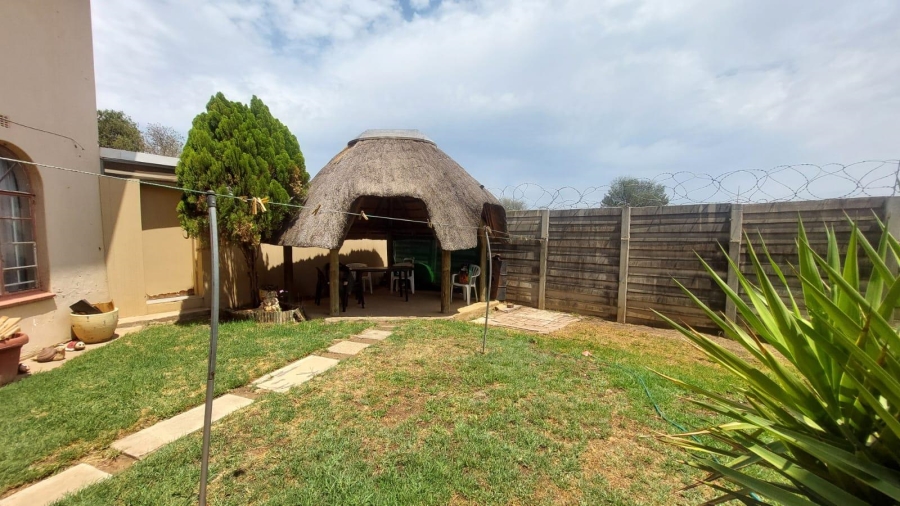 To Let 3 Bedroom Property for Rent in New Market Gauteng