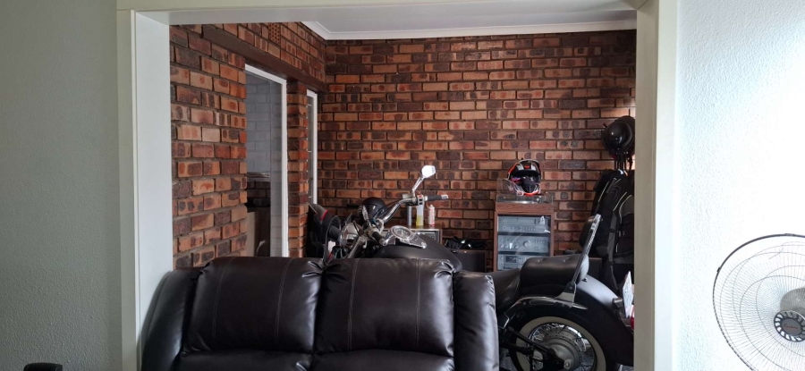 3 Bedroom Property for Sale in Brackenhurst Gauteng