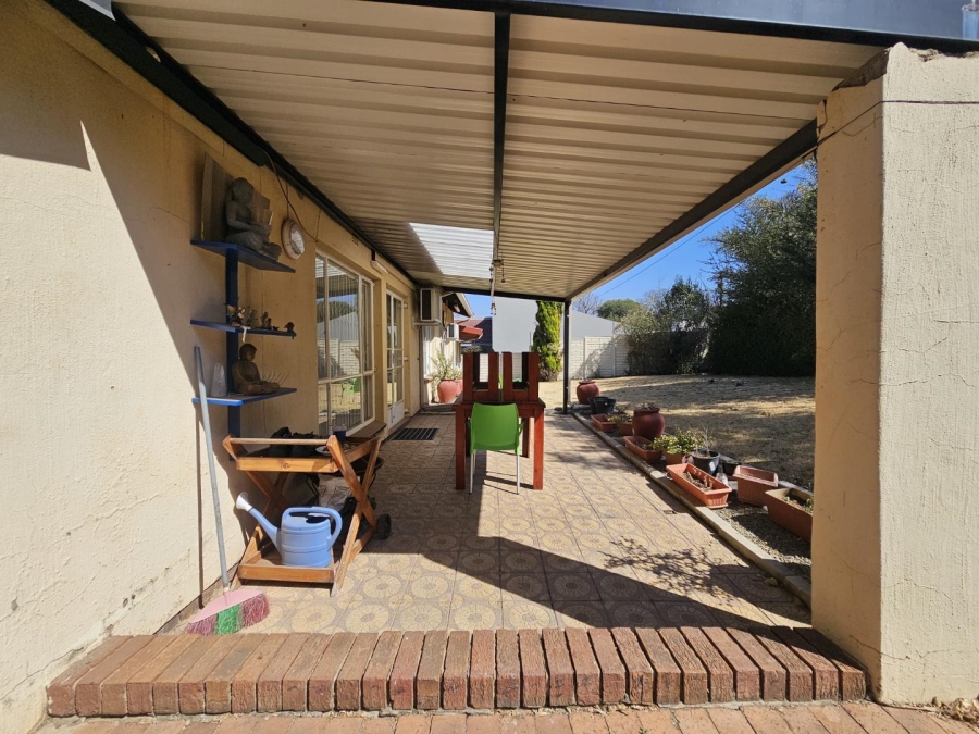 3 Bedroom Property for Sale in Mulbarton Gauteng