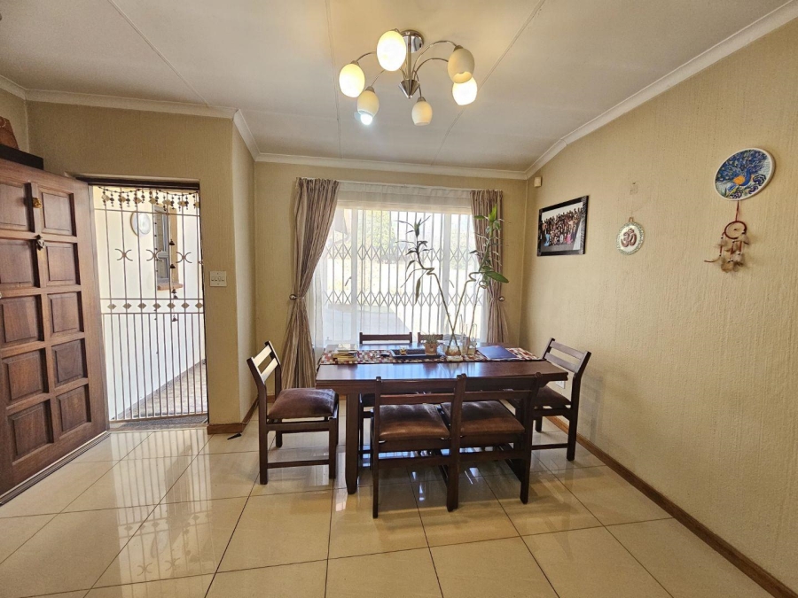 3 Bedroom Property for Sale in Mulbarton Gauteng