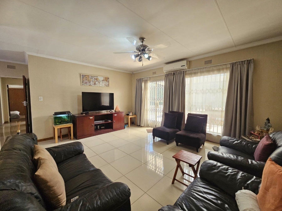 3 Bedroom Property for Sale in Mulbarton Gauteng