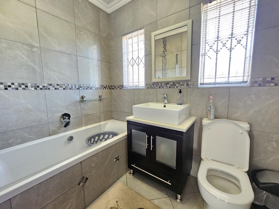 3 Bedroom Property for Sale in Mulbarton Gauteng