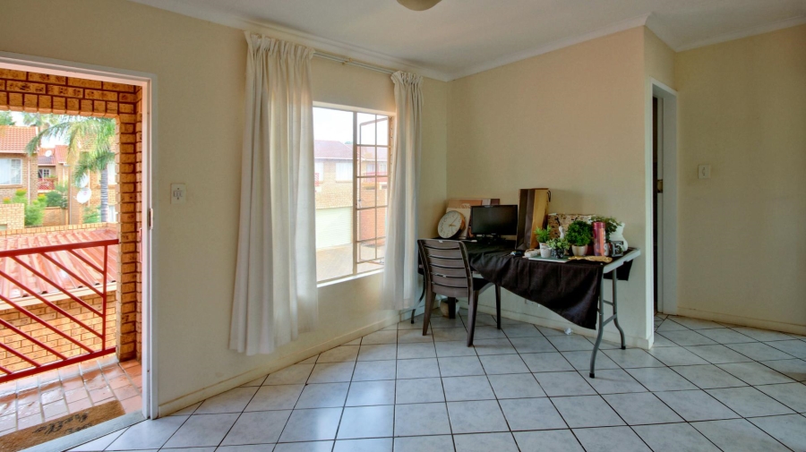 To Let 2 Bedroom Property for Rent in Faerie Glen Gauteng