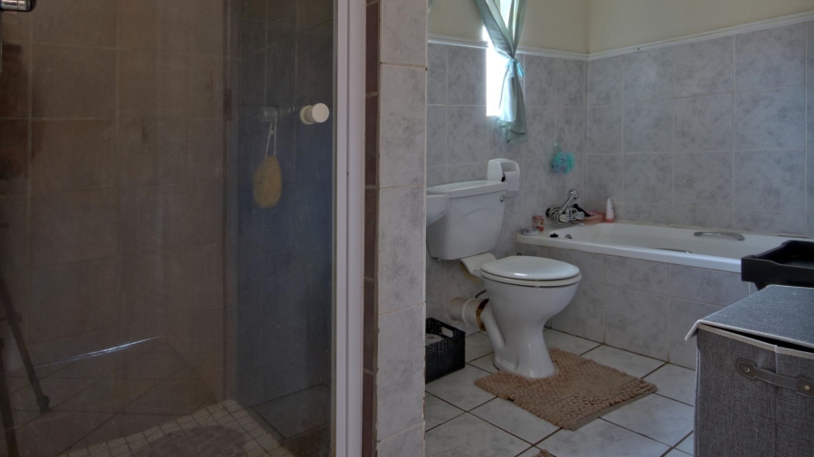 To Let 2 Bedroom Property for Rent in Faerie Glen Gauteng