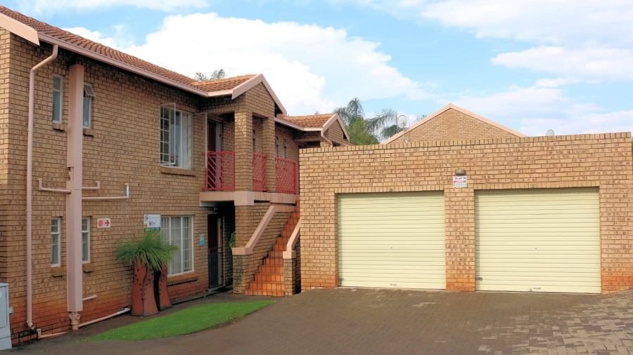 To Let 2 Bedroom Property for Rent in Faerie Glen Gauteng