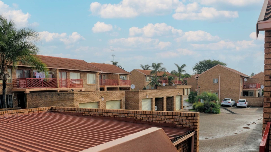 To Let 2 Bedroom Property for Rent in Faerie Glen Gauteng