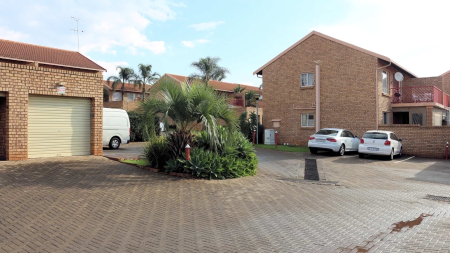 To Let 2 Bedroom Property for Rent in Faerie Glen Gauteng