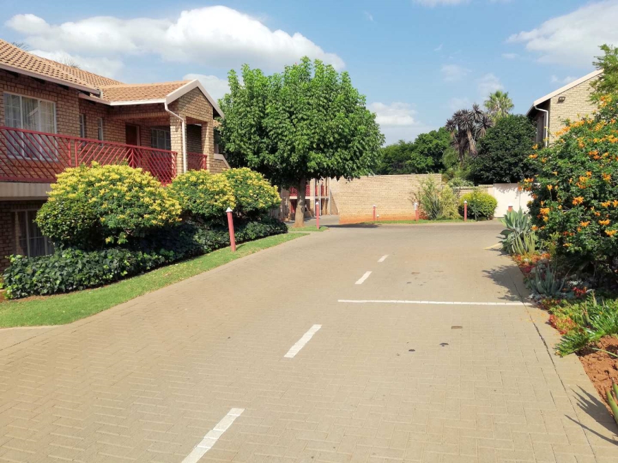 To Let 2 Bedroom Property for Rent in Faerie Glen Gauteng