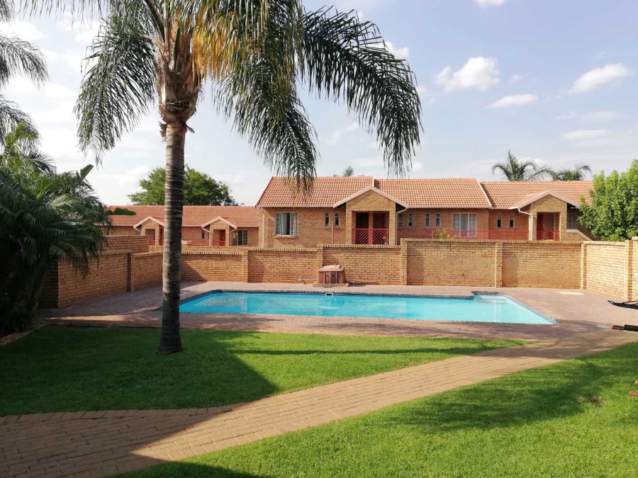 To Let 2 Bedroom Property for Rent in Faerie Glen Gauteng