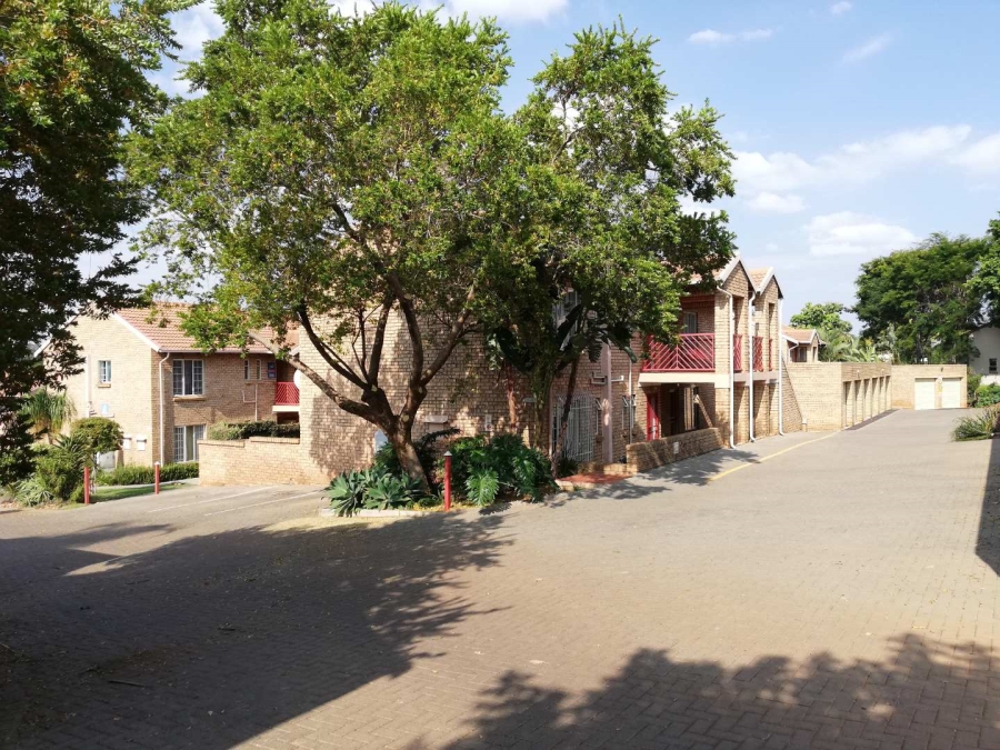 To Let 2 Bedroom Property for Rent in Faerie Glen Gauteng