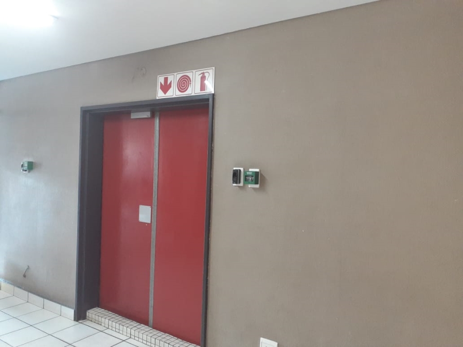 To Let 1 Bedroom Property for Rent in Braamfontein Gauteng