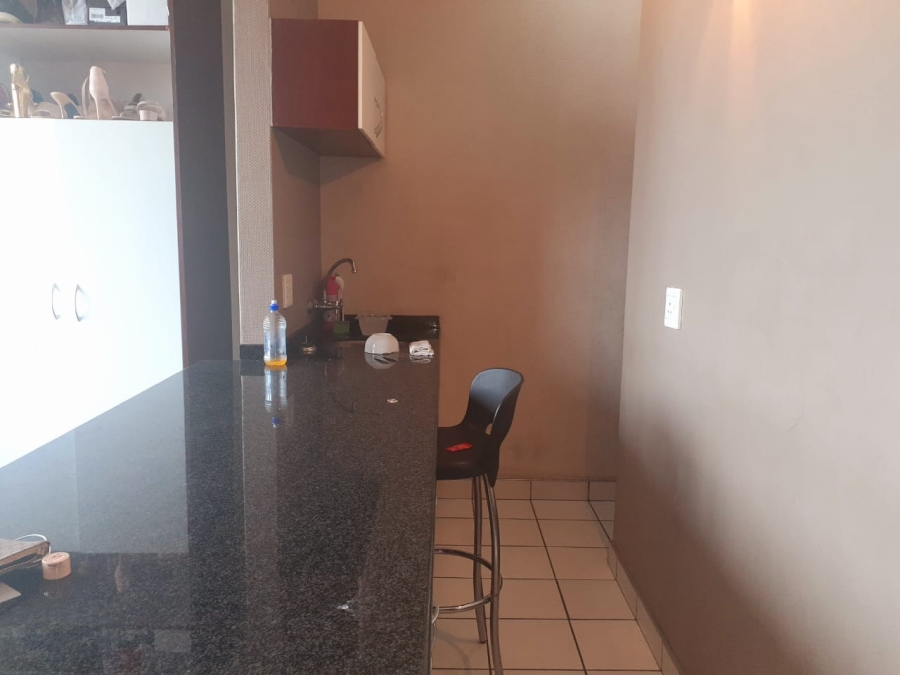 To Let 1 Bedroom Property for Rent in Braamfontein Gauteng