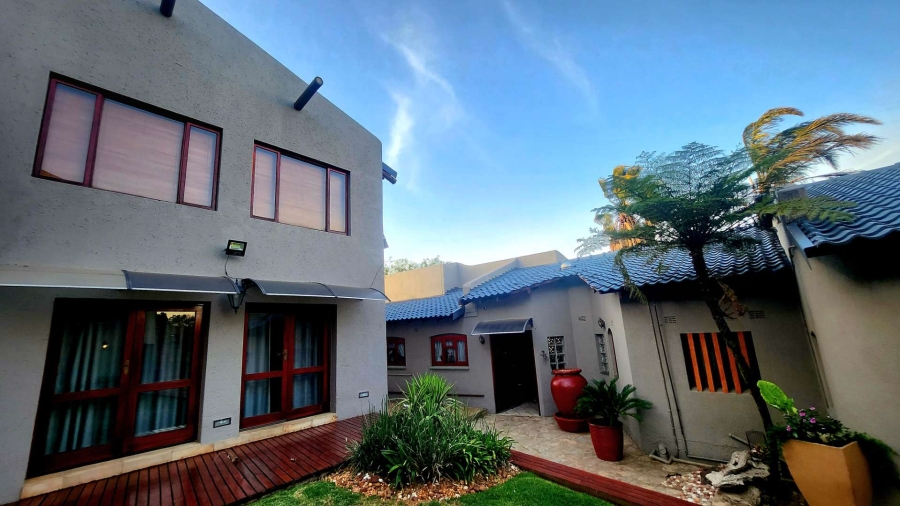 6 Bedroom Property for Sale in Glenvista Gauteng