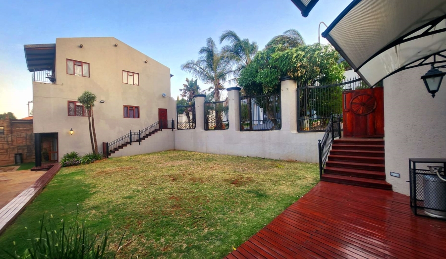 6 Bedroom Property for Sale in Glenvista Gauteng