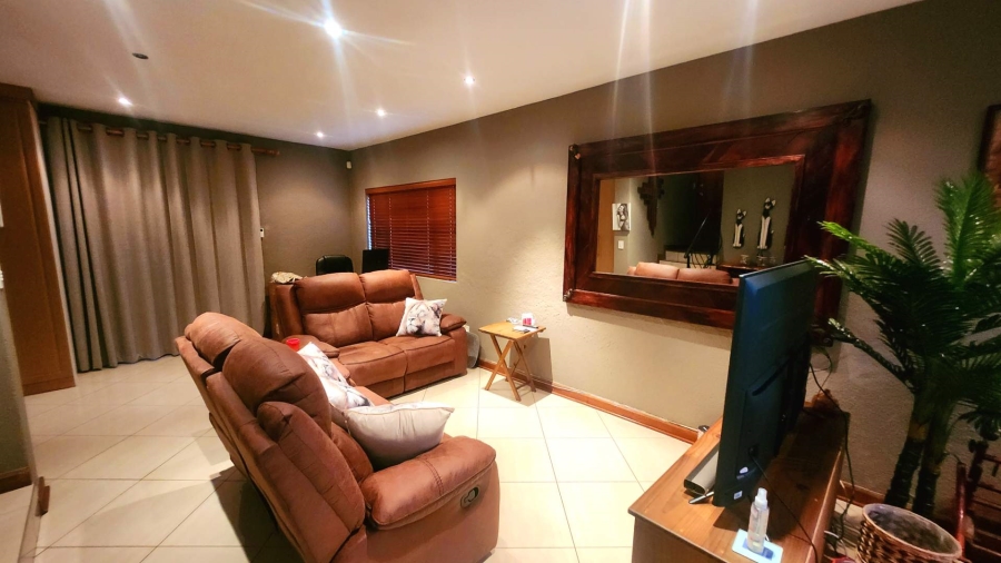 6 Bedroom Property for Sale in Glenvista Gauteng