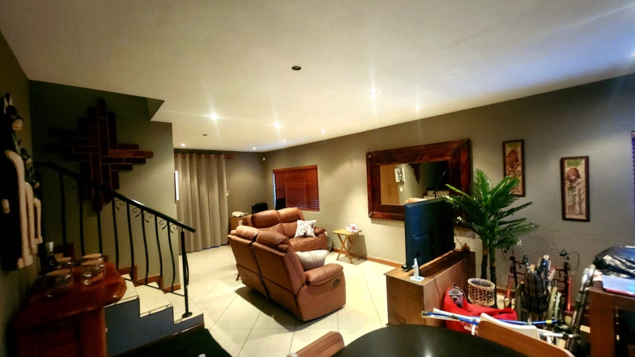 6 Bedroom Property for Sale in Glenvista Gauteng