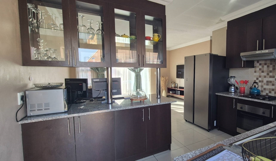 2 Bedroom Property for Sale in Brackendowns Gauteng