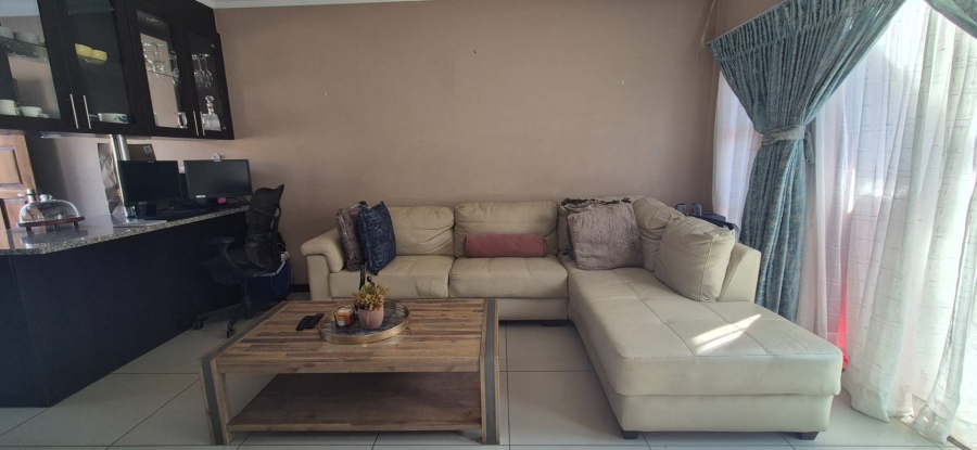 2 Bedroom Property for Sale in Brackendowns Gauteng