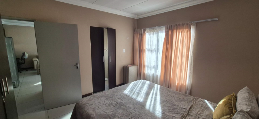 2 Bedroom Property for Sale in Brackendowns Gauteng