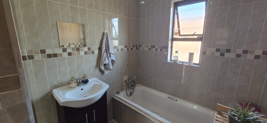 2 Bedroom Property for Sale in Brackendowns Gauteng