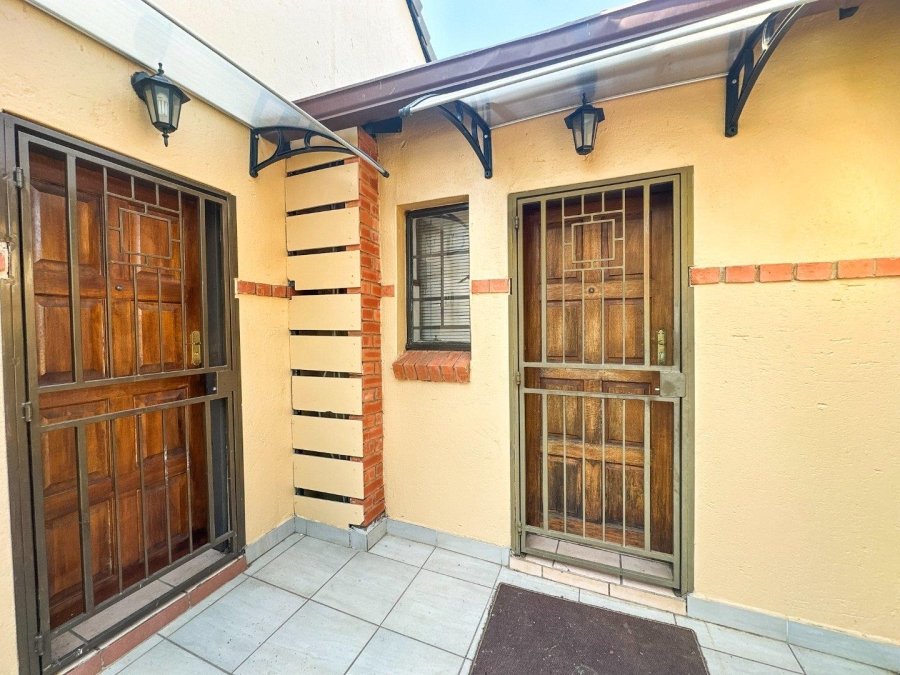 To Let 2 Bedroom Property for Rent in Equestria Gauteng