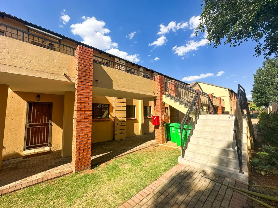 To Let 2 Bedroom Property for Rent in Equestria Gauteng