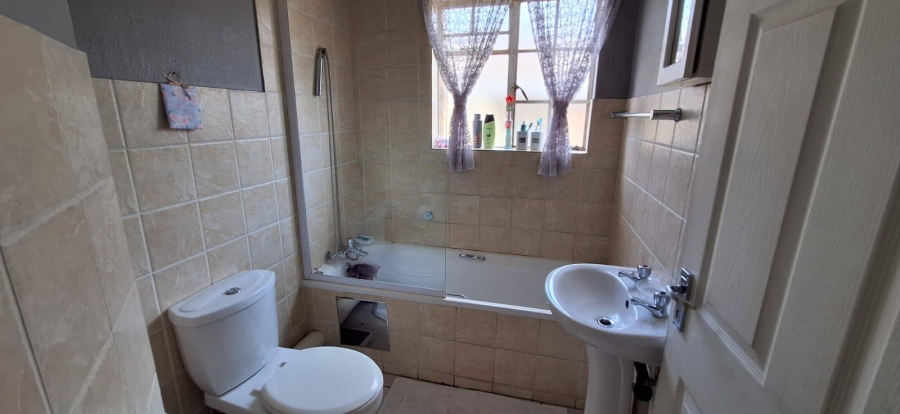 2 Bedroom Property for Sale in Farrar Park Gauteng