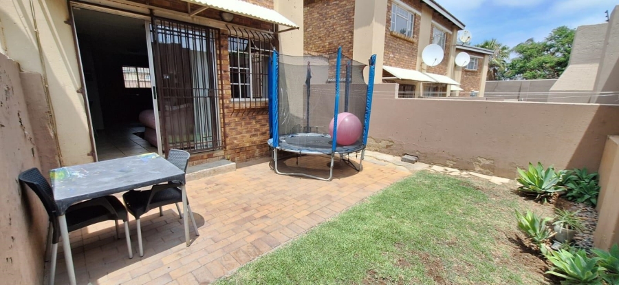 2 Bedroom Property for Sale in Farrar Park Gauteng