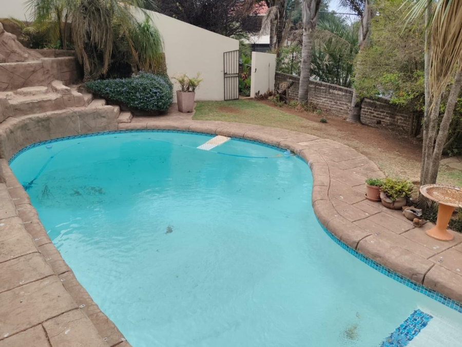 5 Bedroom Property for Sale in Helderkruin Gauteng