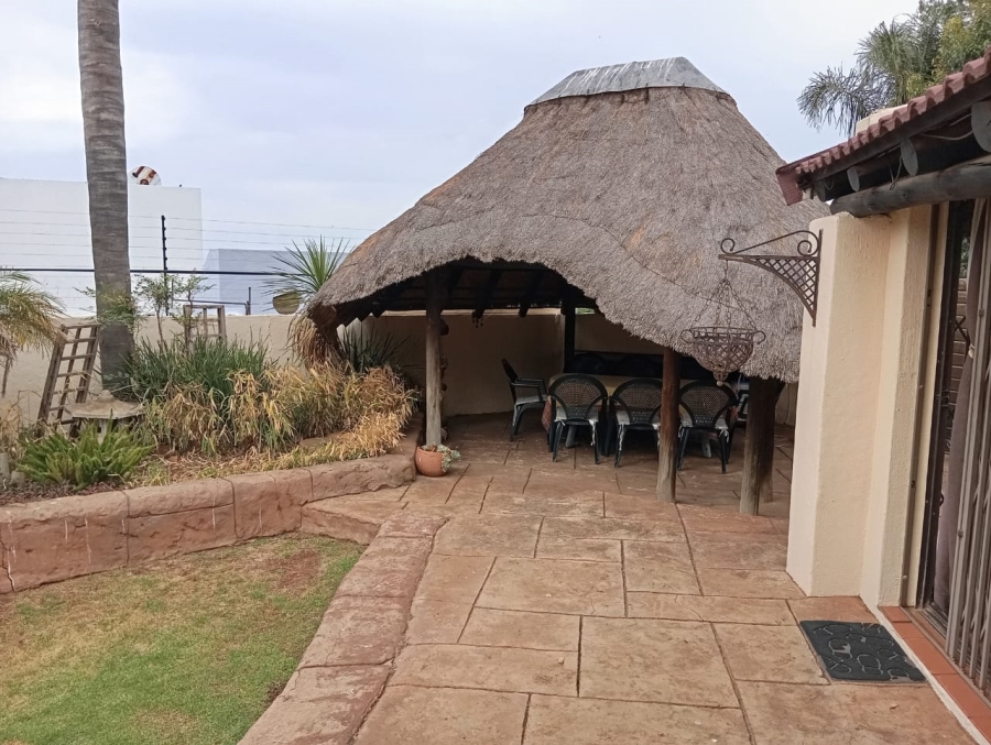 5 Bedroom Property for Sale in Helderkruin Gauteng